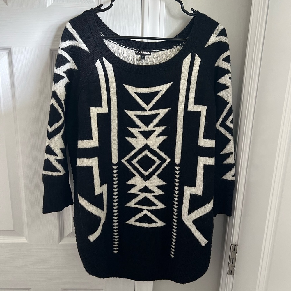 3/4 Sleeve Black and White Design Sweater. Size Medium.